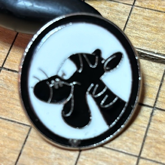 Disney Trading Pin Tigger Cameo Black White 2009 Hidden Mickey 1 of 7 No Back - Picture 7 of 7